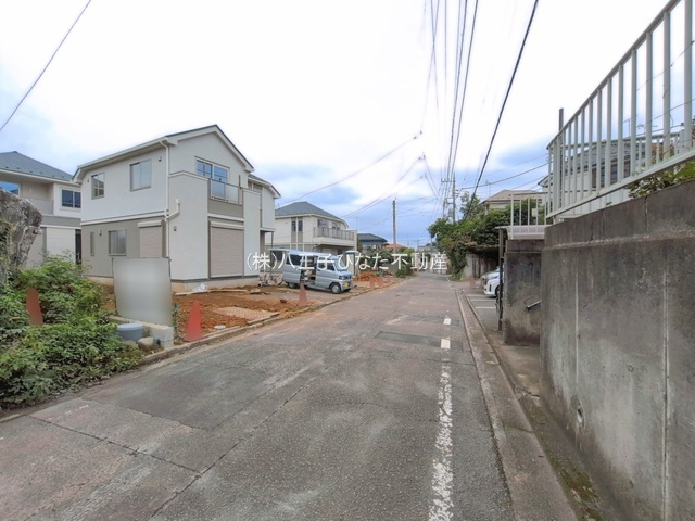 『八王子市新築戸建て』八王子市緑町774-1【仲介手数料無料】　の前面道路含む現地写真|～仲介手数料無料☆八王子ひなた不動産～八王子市緑町　新築戸建て