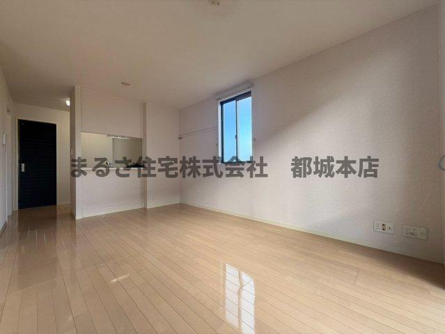 Villa OkuboA棟の居間・リビング