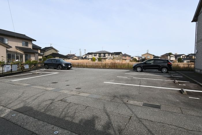 ヴァン プレミールの駐車場