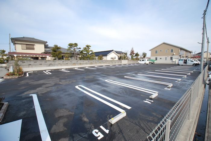 サンシャイン上冨居Ⅱ　Bの駐車場