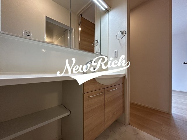 前橋市北代田町のアパートの独立洗面台