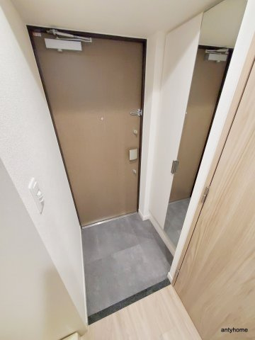 プレサンス天満橋ヴェルエラ　仲介手数料無料の玄関