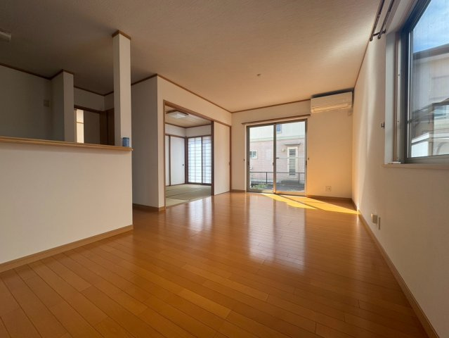 宇都宮市東浦町中古住宅の居間・リビング