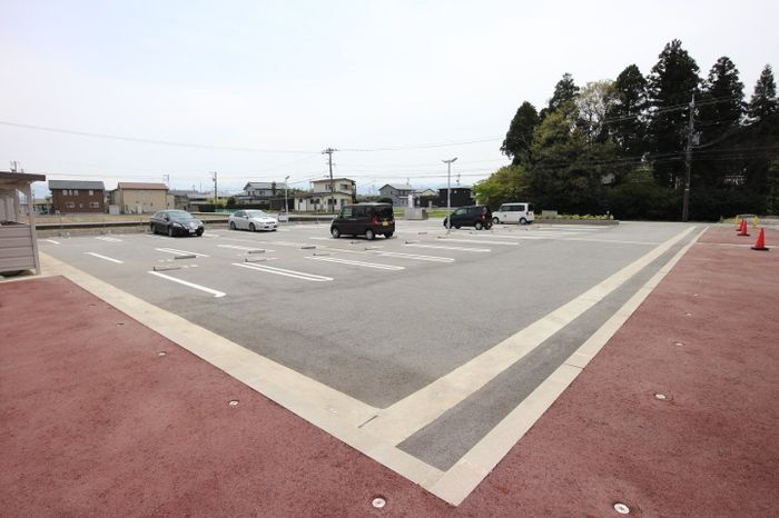 D-room西荒屋　B棟の駐車場