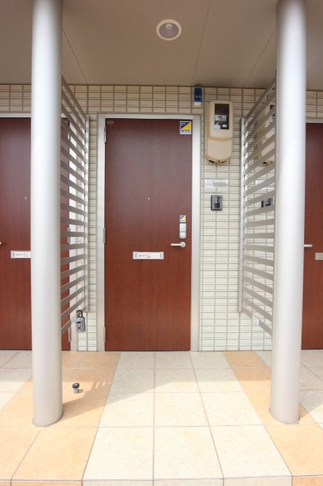 D-room西荒屋　B棟の玄関