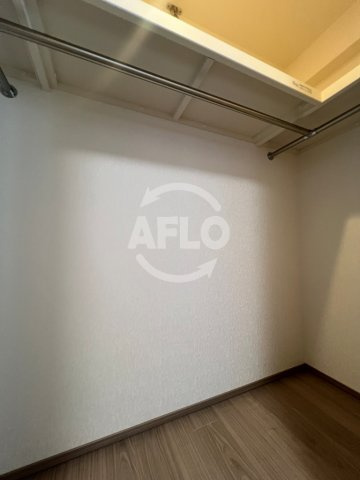 プレジオ梅田の収納|プレジオ梅田　ウォークインクローゼット