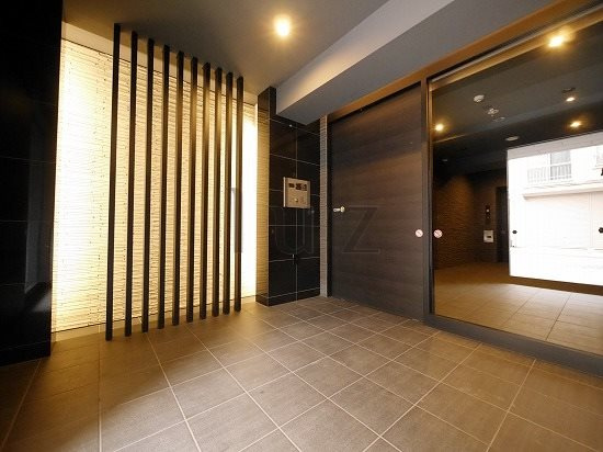 レア横濱戸部駅前のエントランス