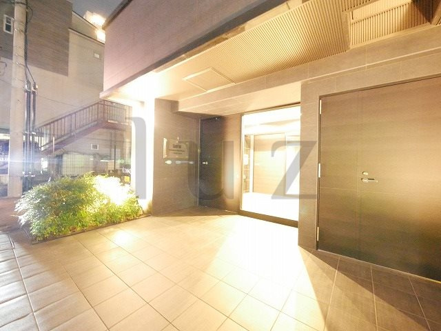 レア横濱戸部駅前のエントランス
