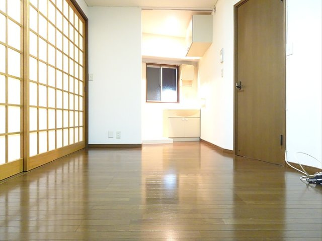 ハイツ唐澤の居間・リビング