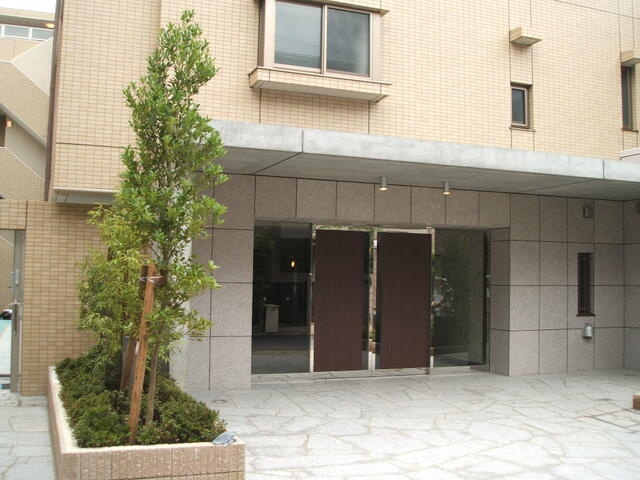 メゾンカルム西新宿のエントランス