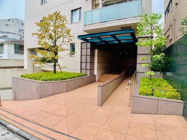 ＤＯＧＷＯＯＤ南麻布のエントランス