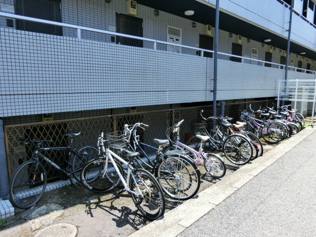 テラスコート幡ヶ谷の駐車場