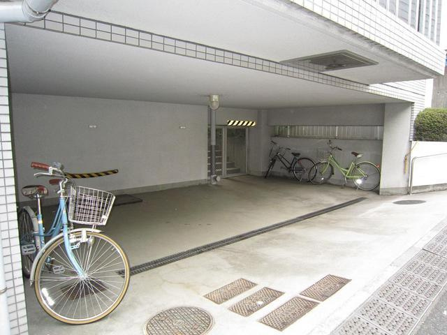 メゾンガーデニアの駐車場