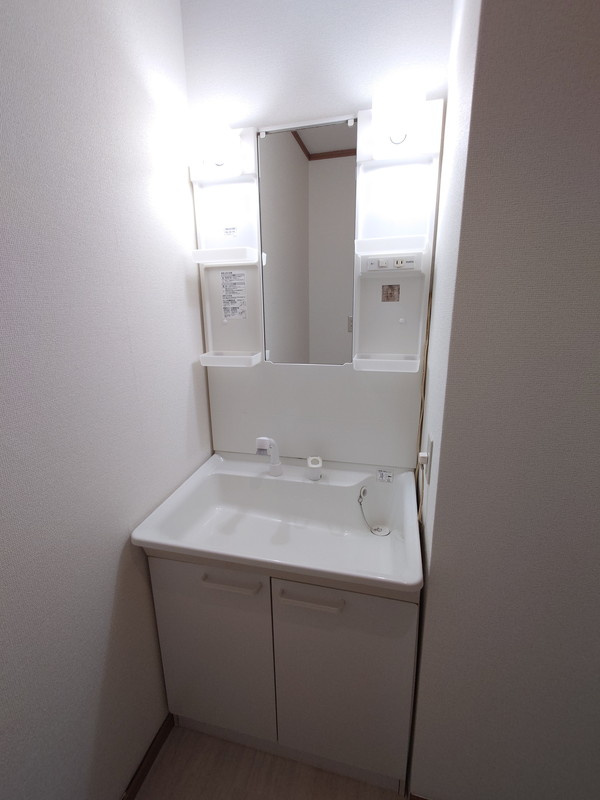 ローヤルコーポの洗面所|コンパクトで使いやすい洗面所