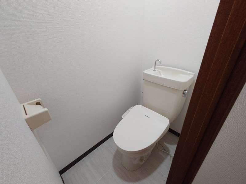 ローヤルコーポのトイレ|ゆったりとした空間のトイレです