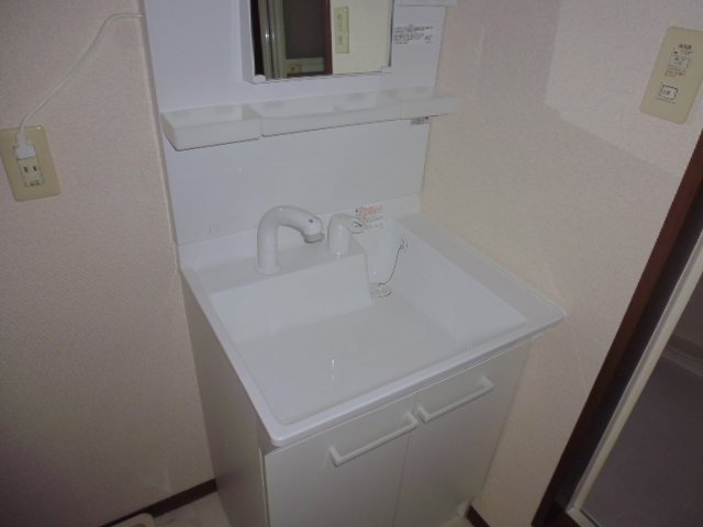 サンライフ東塚Ａの独立洗面台|洗髪洗面化粧台