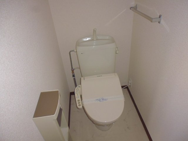 サンライフ東塚Ａのトイレ|温水洗浄便座