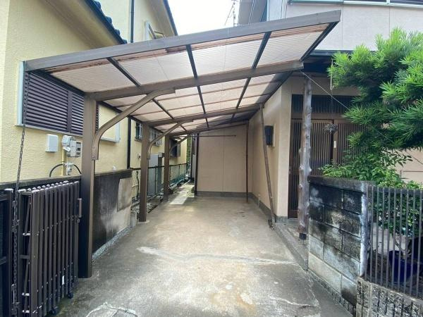 岩出市荊本　中古戸建の駐車場