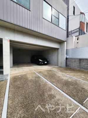 【駐車場】 | LIBERTA CASA (リベルタカーサ) | ★ガレージ内2台・屋外1台可能