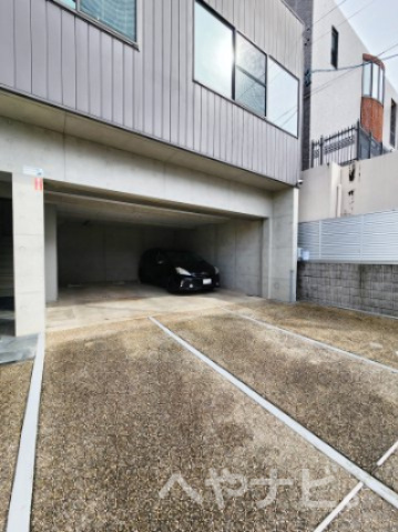 【駐車場】 | LIBERTA CASA (リベルタカーサ) | ★ガレージ内2台・屋外1台可能