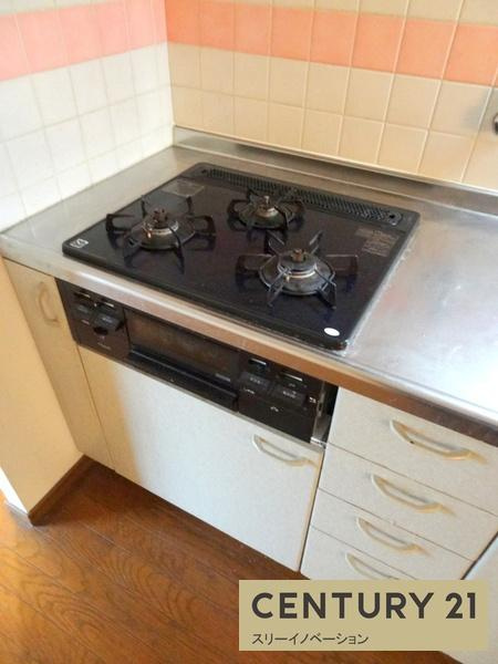 大阪市大正区三軒家東６丁目の賃貸マンションのキッチン|★３口ガスコンロ★
