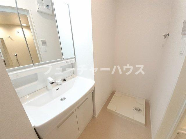 ピアヌーラ　Ｂの洗面所|脱衣スペースもあります