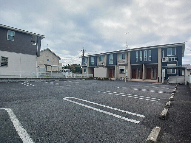 フロウリッシュⅡの駐車場