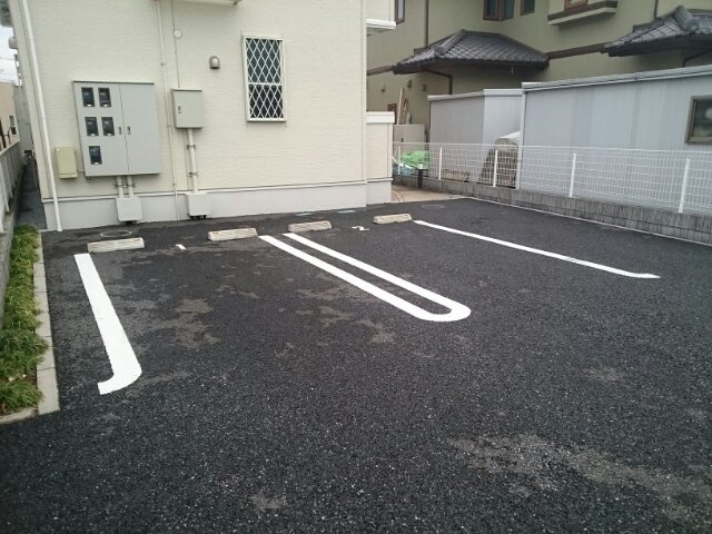クローバーの駐車場