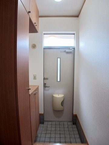 エレガンス弐番館の玄関
