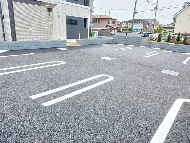 アンビシャスの駐車場