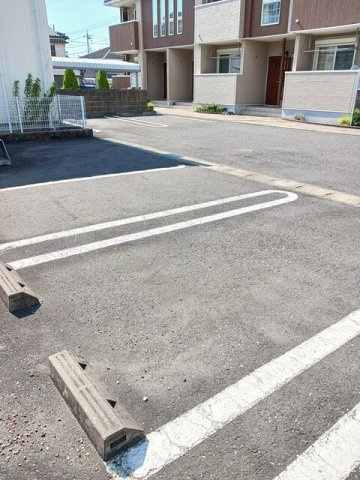 プレジールⅡの駐車場
