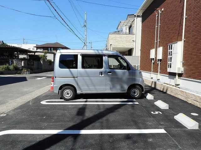 メゾン・ヴァリエの駐車場