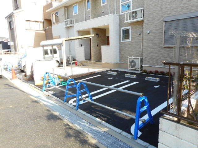 サニーコートの駐車場