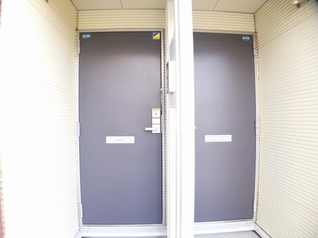レオネクストパシフィックメゾンの玄関