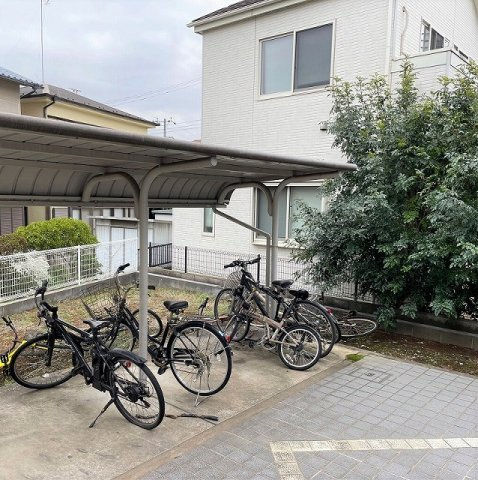 レオパレスパイン　ブルーム　Ⅰのその他|屋根付き駐輪場