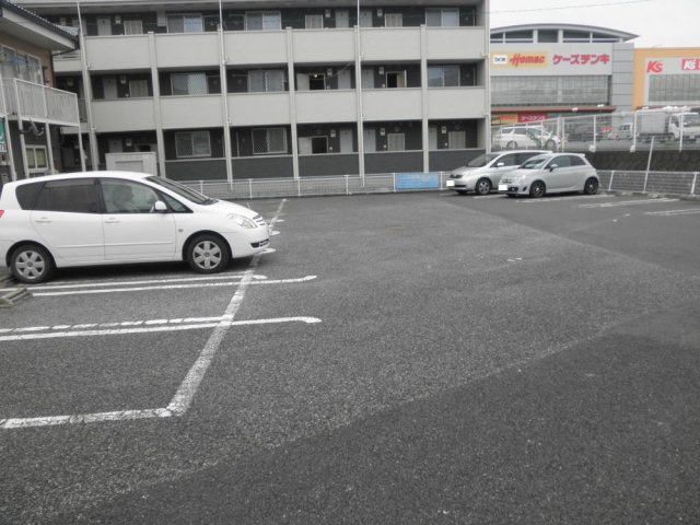 サイドウォークの駐車場