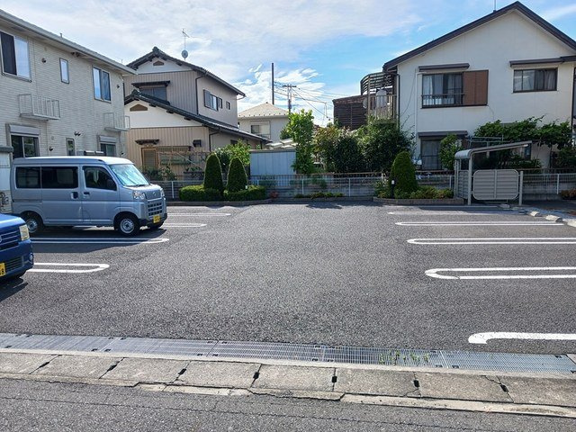 ピオニア　アリアーテＡの駐車場