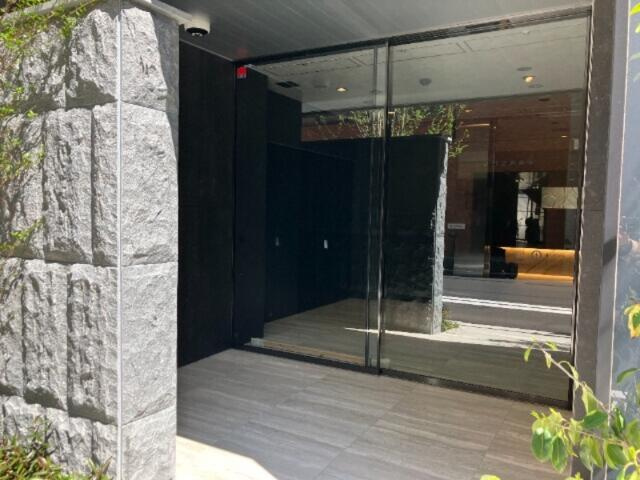 クリオラベルヴィ新富町のエントランス