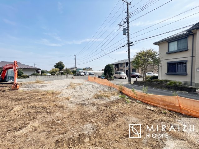 【前面道路含む現地写真】 | 運転が不安な方も安心な前面道路、きちんと幅員のある道路は女性にも安心です。整備されている道路は気持ちも良いですね♪