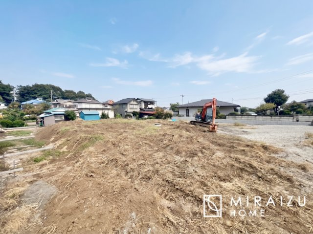 【前面道路含む現地写真】 | どういった間取りにしよう。どの部屋をどう使おう、インテリアはどうしよう、想像するだけでわくわくしちゃいますね。マイホーム計画が楽しみですね☆