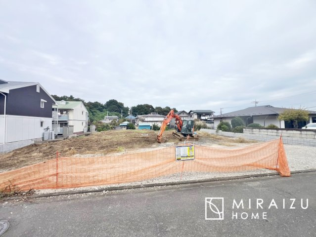 【前面道路含む現地写真】 | ＼静かな環境で落ち着いた暮らしをご希望のお客様／広さと価格のバランスの良いマイホーム！近隣施設にも恵まれ立地！詳細、ご見学希望・資料請求ミライズホームお気軽にお問合せ下さい♪
