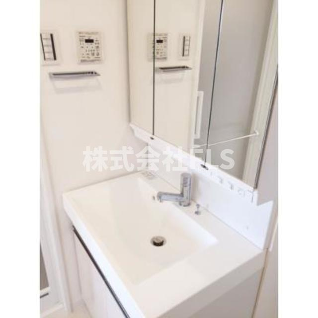 中央区新川１丁目の賃貸マンションの洗面所
