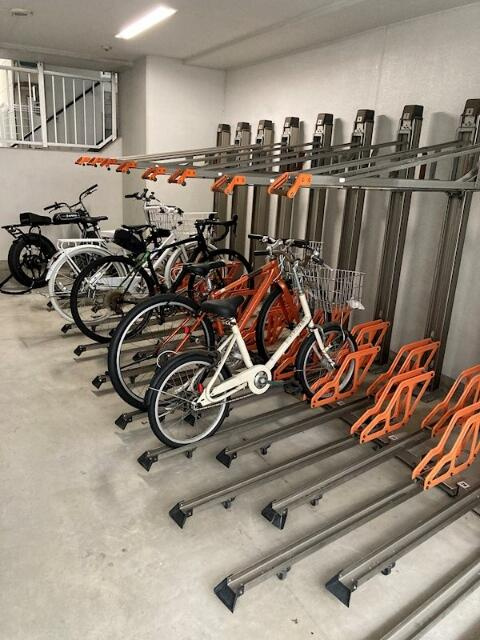 ドゥーエ三田(ドゥーエミタ)の駐車場
