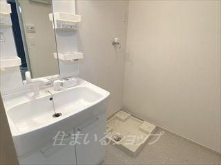 アート・ハウス　参番館の洗面所|シャワー付き洗面化粧台