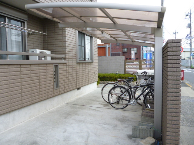 Ｃｒｅｓｔ　ｃｏｕｒｔのその他|★敷地内屋根付き駐輪場★