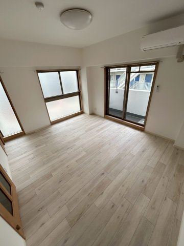 アクア西宮本町の居間・リビング