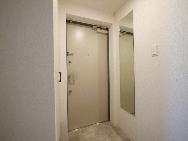 セレニテ難波プリエの玄関