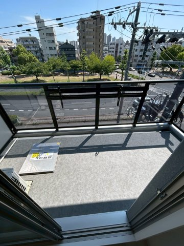 ソルテラスKOBE湊町のバルコニー|お洗濯にも便利なバルコニー付き