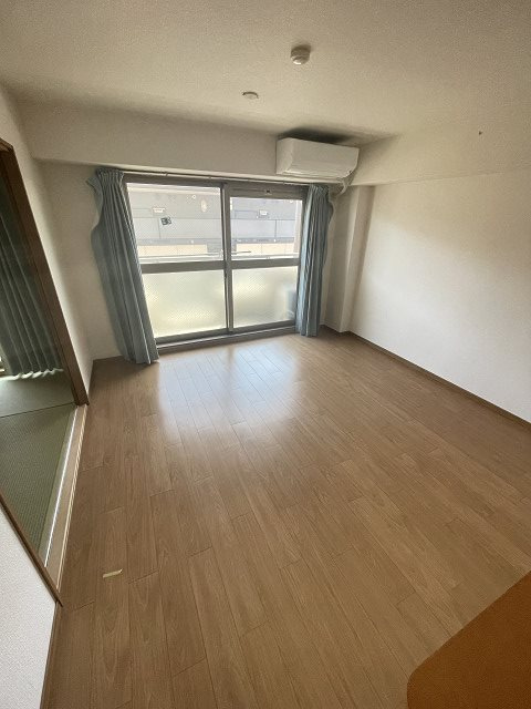 レインボー甲東の居間・リビング