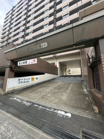 ヒルクレスト博多駅の駐車場